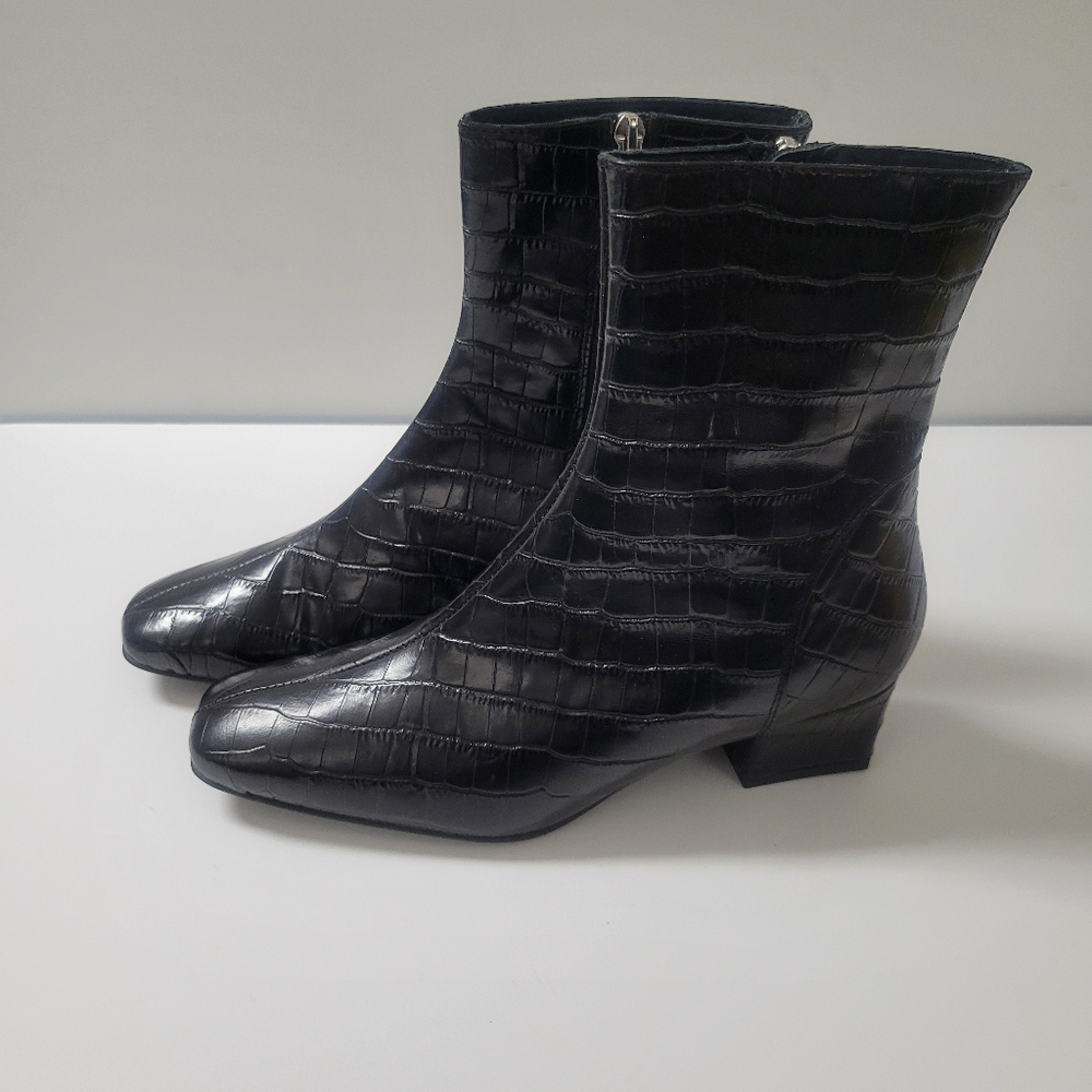 New Aquatalia Seleni Embossed Weatherproof Black Bootie Sz 8.5
